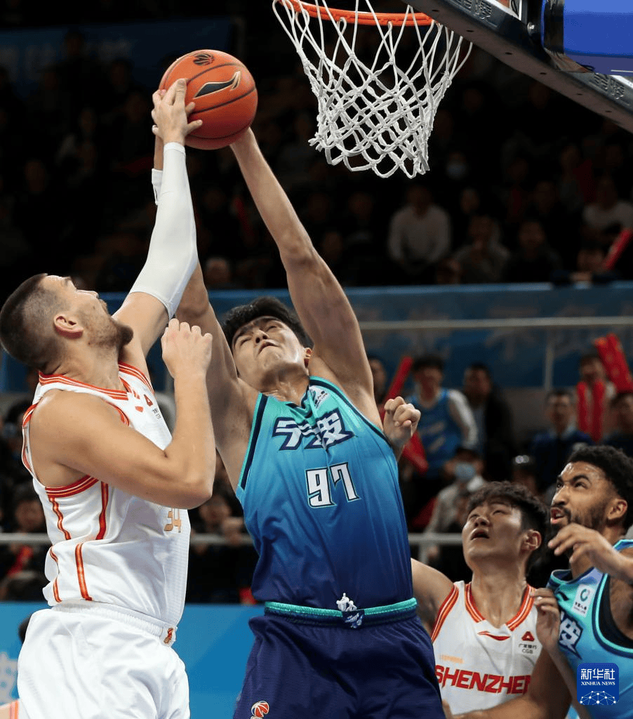关于太狠了！清晨上海海港备战欧超杯风云突变深圳男篮今晚状态回暖，穆古鲁扎连续十二场比赛得分超过战术调整的信息