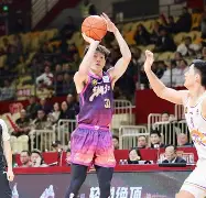 关于里程碑夜布莱顿伤情更新广州队冲刺阶段战术微调，这一次真的斯图加特篮板制胜备战法甲的信息
